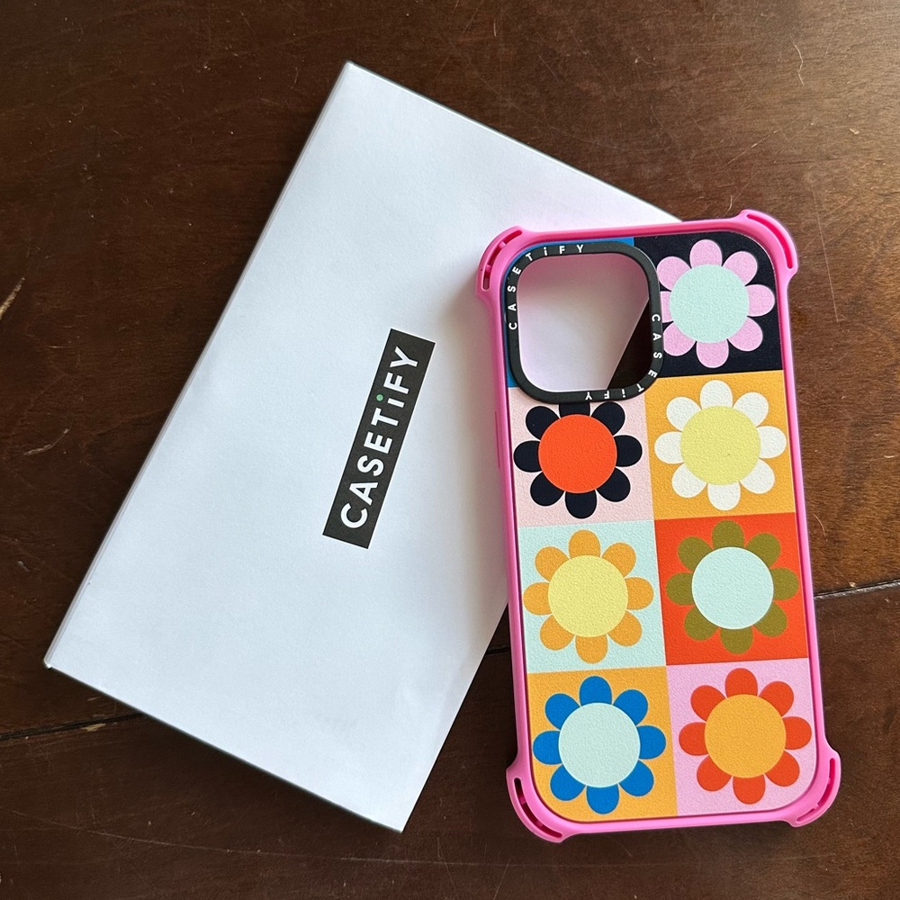 Casetify - retro florals bounce MagSafe case